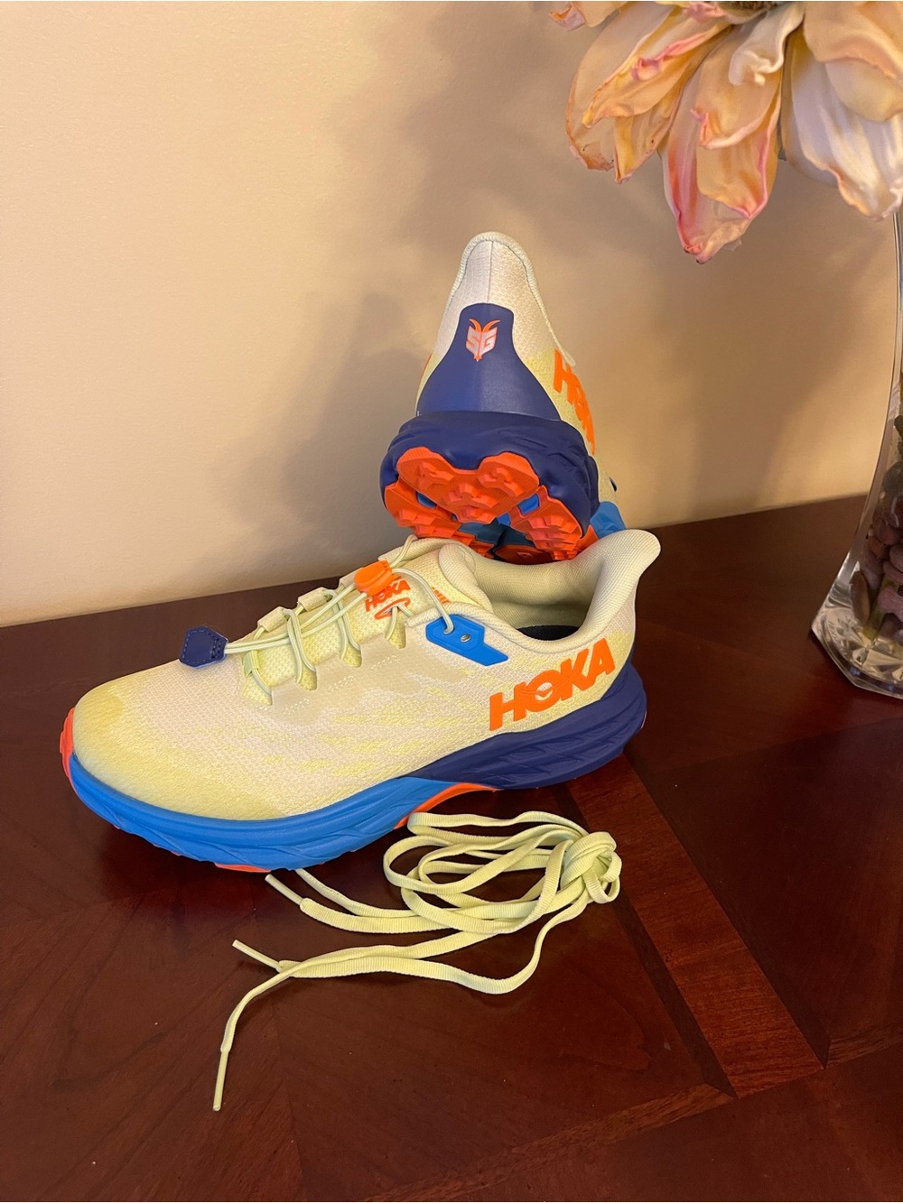 New Men’s Hoka Lightweight Speedgoat 5 Running Shoes in Yellow and Blue - Picture 3 of 6